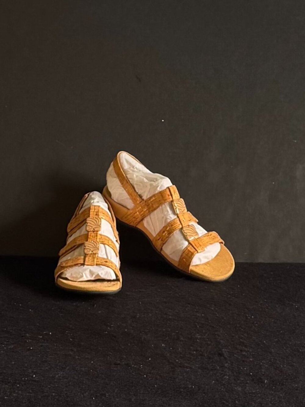 NWOT Vionic ‘Amber’ Cork Adjustable Sandals Size 8
